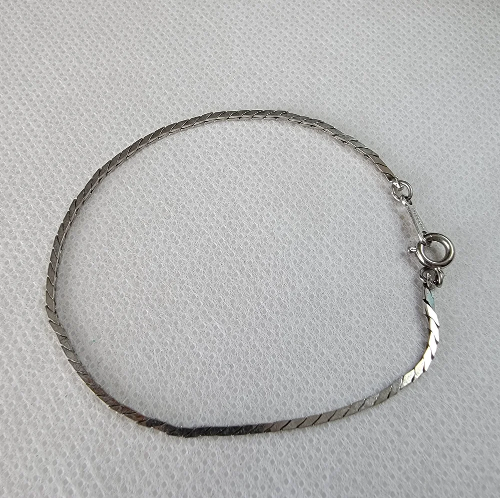 Signed Avon Vintage Silver Tone Chain Bracelet